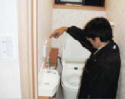 洗剤タンクなど取付け、通水及び漏水検査、試運転